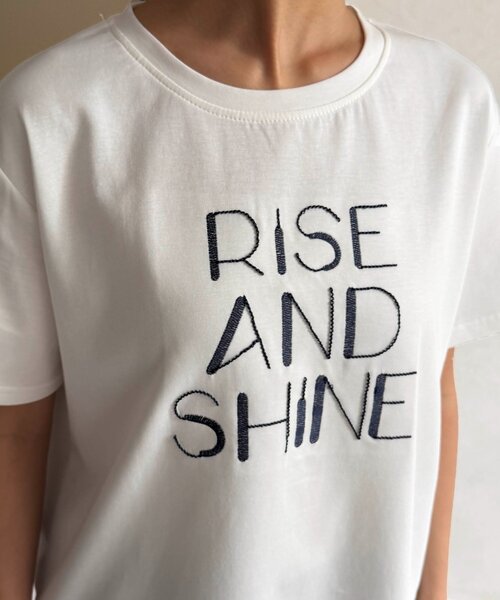 Chez toi(シェトワ)の「刺繍ロゴTシャツ(Tシャツ/カットソー・レディース・ブラウン/ホワイト/ブラック・FREE)」の10枚目の写真
