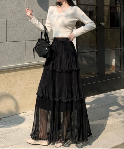 &soiree(アンドソワレ)の「フレアプリーツティアードスカート(スカート・レディース・ブラック/アイボリー・X-LARGE/LARGE/MEDIUM/SMALL)」の2枚目の写真