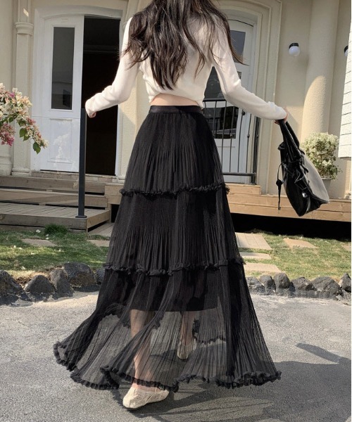 &soiree(アンドソワレ)の「フレアプリーツティアードスカート(スカート・レディース・ブラック/アイボリー・X-LARGE/LARGE/MEDIUM/SMALL)」の3枚目の写真