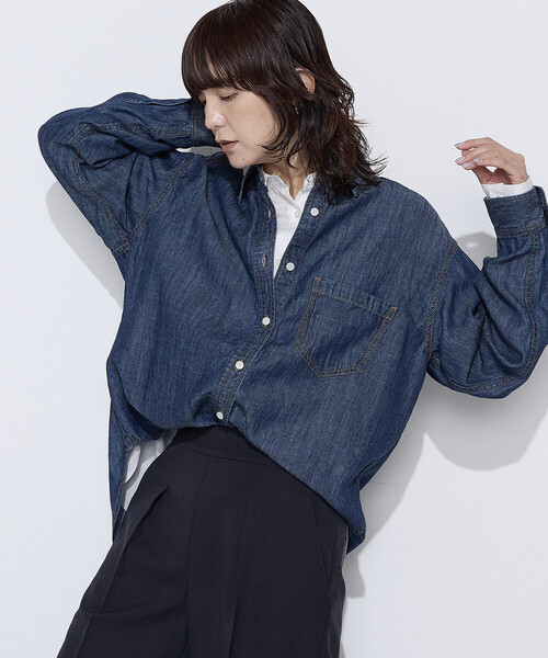 COMME CA Wardrobe(コムサワードローブ)の「〔 +サイズ 〕 テンセル/リネンデニム シャツ(シャツ/ブラウス・レディース・インディゴブルー/ライトインディゴブルー・13号)」の1枚目の写真