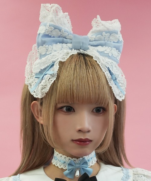 Chalmiere（シャルミエール）の「ガーリーリボンカチューシャ（チャーム・レディース・ブラック/サックスブルー/レッド/ピンク・FREE）」の3枚目の写真