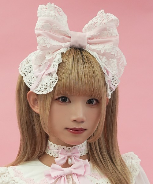 Chalmiere（シャルミエール）の「ガーリーリボンカチューシャ（チャーム・レディース・ブラック/サックスブルー/レッド/ピンク・FREE）」の4枚目の写真
