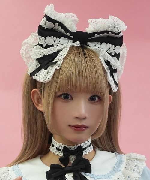 Chalmiere（シャルミエール）の「ガーリーリボンカチューシャ（チャーム・レディース・ブラック/サックスブルー/レッド/ピンク・FREE）」の2枚目の写真
