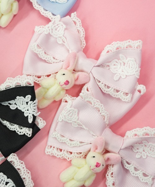 Chalmiere（シャルミエール）の「ガーリーリボンカチューシャ（チャーム・レディース・ブラック/サックスブルー/レッド/ピンク・FREE）」の5枚目の写真
