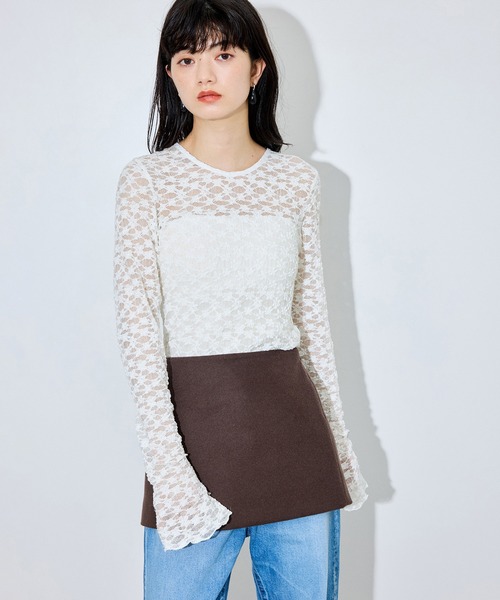 ADAM ET ROPE'(アダムエロペ)の「フレアスリーブレーストップス(Tシャツ/カットソー・レディース・ブラック/ホワイト/キナリ・FREE)」の1枚目の写真