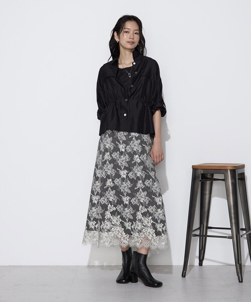 K.T KIYOKO TAKASE(キヨコタカセ)の「フラワーモチーフリバーレース レイヤードスカート(スカート・レディース・チャコールグレー・7号/9号)」の2枚目の写真