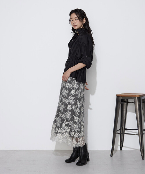 K.T KIYOKO TAKASE(キヨコタカセ)の「フラワーモチーフリバーレース レイヤードスカート(スカート・レディース・チャコールグレー・7号/9号)」の3枚目の写真