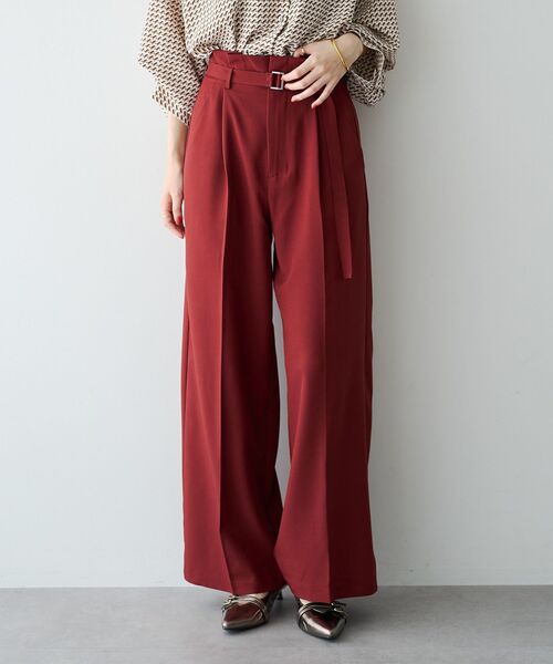 YECCA VECCA（イェッカヴェッカ）の「【UVカット/接触冷感】ベルト付きタックワイドパンツ（その他パンツ・レディース・ダークブラウン/グレー/ボルドー・M/S）」の3枚目の写真