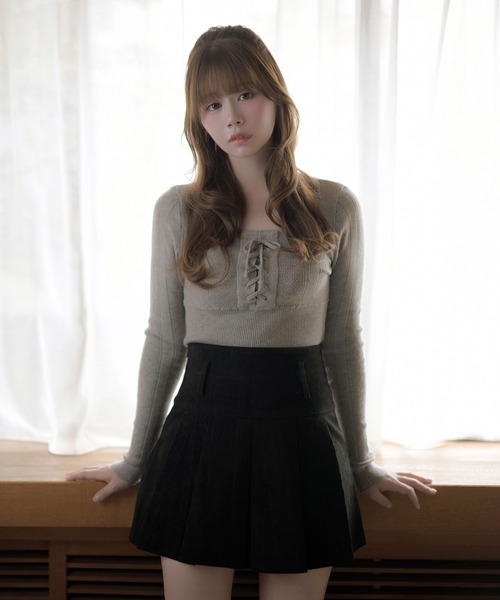 M DOLLY(エムドリー)の「Eyelet fifi knit tops / アイレットフィフィニットトップス(Tシャツ/カットソー・レディース・アイボリー/グレー・FREE)」の2枚目の写真