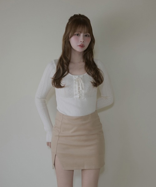 M DOLLY(エムドリー)の「Eyelet fifi knit tops / アイレットフィフィニットトップス(Tシャツ/カットソー・レディース・アイボリー/グレー・FREE)」の3枚目の写真