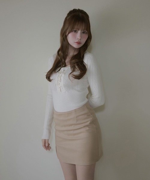 M DOLLY(エムドリー)の「Eyelet fifi knit tops / アイレットフィフィニットトップス(Tシャツ/カットソー・レディース・アイボリー/グレー・FREE)」の5枚目の写真