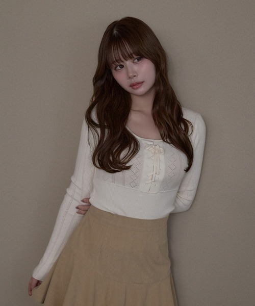 M DOLLY(エムドリー)の「Eyelet fifi knit tops / アイレットフィフィニットトップス(Tシャツ/カットソー・レディース・アイボリー/グレー・FREE)」の8枚目の写真