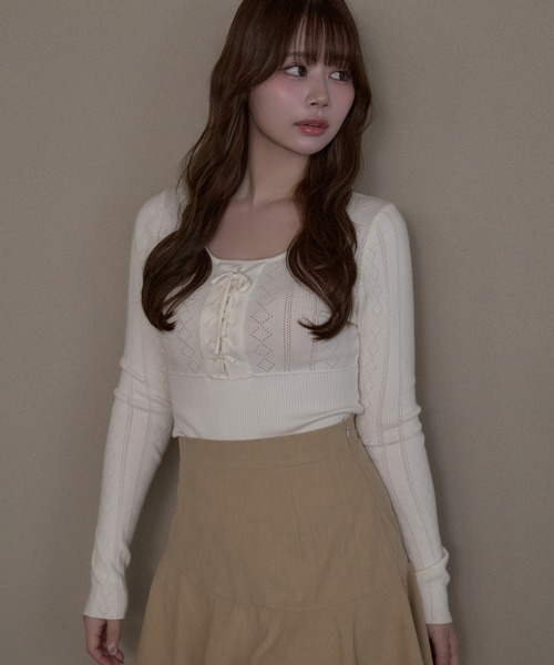M DOLLY(エムドリー)の「Eyelet fifi knit tops / アイレットフィフィニットトップス(Tシャツ/カットソー・レディース・アイボリー/グレー・FREE)」の10枚目の写真