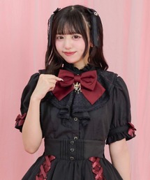 ラッフルバックレースアップブラウス