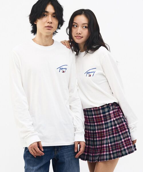tommy jeans(トミー ジーンズ)の「【オンライン限定】ユニセックス シグネチャーチェストロングスリーブTシャツ(Tシャツ/カットソー・メンズ・ブラック/ホワイト・X-LARGE/LARGE/MEDIUM/SMALL)」の2枚目の写真