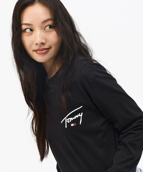 tommy jeans(トミー ジーンズ)の「【オンライン限定】ユニセックス シグネチャーチェストロングスリーブTシャツ(Tシャツ/カットソー・メンズ・ブラック/ホワイト・X-LARGE/LARGE/MEDIUM/SMALL)」の20枚目の写真