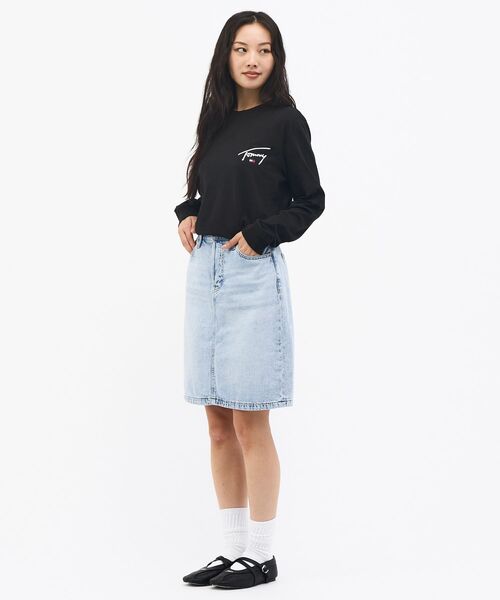 tommy jeans(トミー ジーンズ)の「【オンライン限定】ユニセックス シグネチャーチェストロングスリーブTシャツ(Tシャツ/カットソー・メンズ・ブラック/ホワイト・X-LARGE/LARGE/MEDIUM/SMALL)」の21枚目の写真