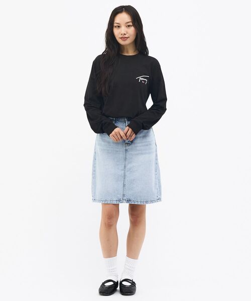 tommy jeans(トミー ジーンズ)の「【オンライン限定】ユニセックス シグネチャーチェストロングスリーブTシャツ(Tシャツ/カットソー・メンズ・ブラック/ホワイト・X-LARGE/LARGE/MEDIUM/SMALL)」の22枚目の写真