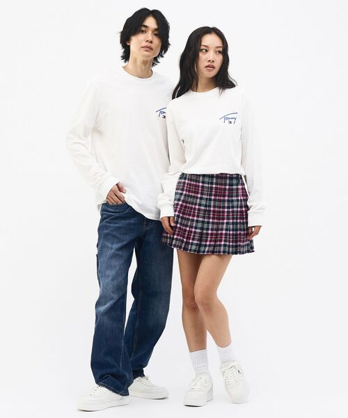 tommy jeans(トミー ジーンズ)の「【オンライン限定】ユニセックス シグネチャーチェストロングスリーブTシャツ(Tシャツ/カットソー・メンズ・ブラック/ホワイト・X-LARGE/LARGE/MEDIUM/SMALL)」の3枚目の写真
