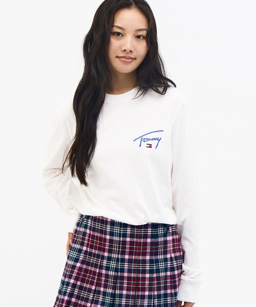 tommy jeans(トミー ジーンズ)の「【オンライン限定】ユニセックス シグネチャーチェストロングスリーブTシャツ(Tシャツ/カットソー・メンズ・ブラック/ホワイト・X-LARGE/LARGE/MEDIUM/SMALL)」の4枚目の写真