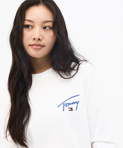 tommy jeans(トミー ジーンズ)の「【オンライン限定】ユニセックス シグネチャーチェストロングスリーブTシャツ(Tシャツ/カットソー・メンズ・ブラック/ホワイト・X-LARGE/LARGE/MEDIUM/SMALL)」の6枚目の写真