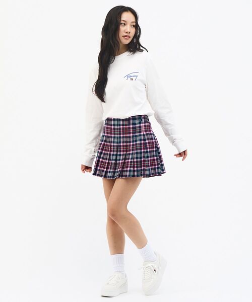 tommy jeans(トミー ジーンズ)の「【オンライン限定】ユニセックス シグネチャーチェストロングスリーブTシャツ(Tシャツ/カットソー・メンズ・ブラック/ホワイト・X-LARGE/LARGE/MEDIUM/SMALL)」の8枚目の写真
