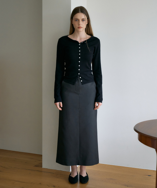 DEHEVE（デヘヴェ）の「Slim Button Cardigan [Black]（カーディガン/ボレロ・レディース・ブラック・OS）」の2枚目の写真