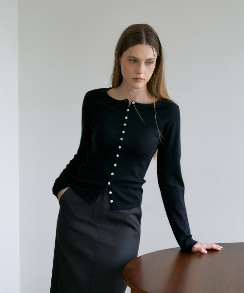 DEHEVE（デヘヴェ）の「Slim Button Cardigan [Black]（カーディガン/ボレロ・レディース・ブラック・OS）」の5枚目の写真