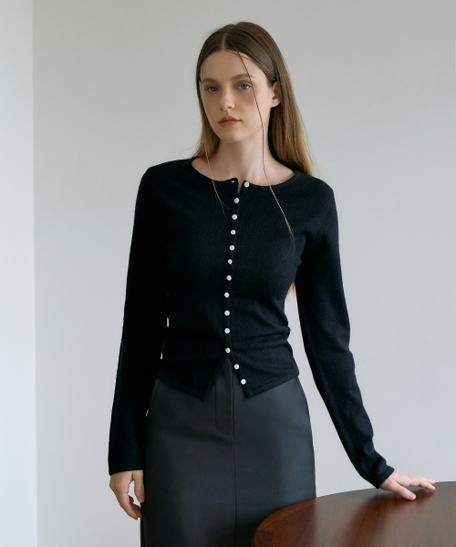 DEHEVE（デヘヴェ）の「Slim Button Cardigan [Black]（カーディガン/ボレロ・レディース・ブラック・OS）」の7枚目の写真