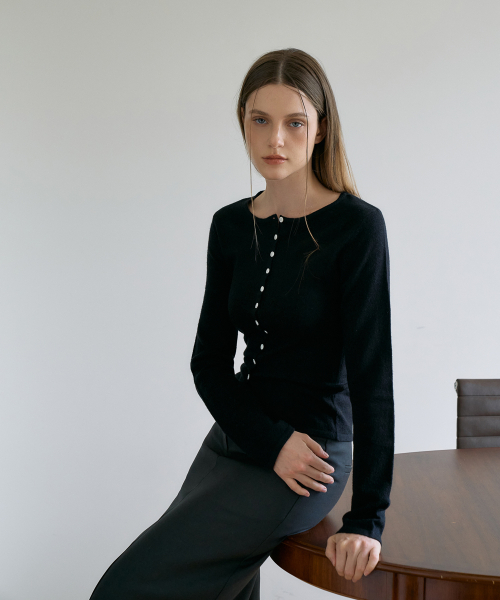 DEHEVE（デヘヴェ）の「Slim Button Cardigan [Black]（カーディガン/ボレロ・レディース・ブラック・OS）」の8枚目の写真