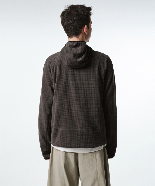 MUSINSA STANDARD（ムシンサスタンダード）の「[シティレジャー] グリッドポーラフリースフード付き長袖Tシャツ [マッドグレー]（その他アウター・メンズ・その他・MEDIUM/LARGE/2XL/SMALL/X-LARGE）」の3枚目の写真