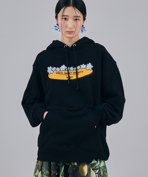 NON TOKYO(ノントーキョー)の「PRINT PULLOVER PARKER(STAR)(パーカー・レディース・ブラック/ホワイト/ネイビー・2/1)」の2枚目の写真
