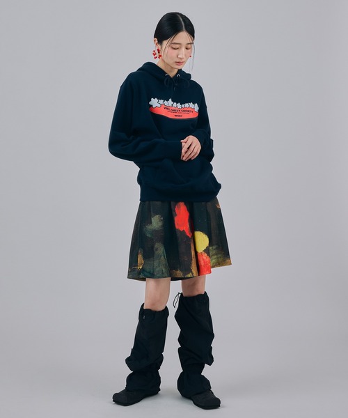 NON TOKYO(ノントーキョー)の「PRINT PULLOVER PARKER(STAR)(パーカー・レディース・ブラック/ホワイト/ネイビー・2/1)」の4枚目の写真