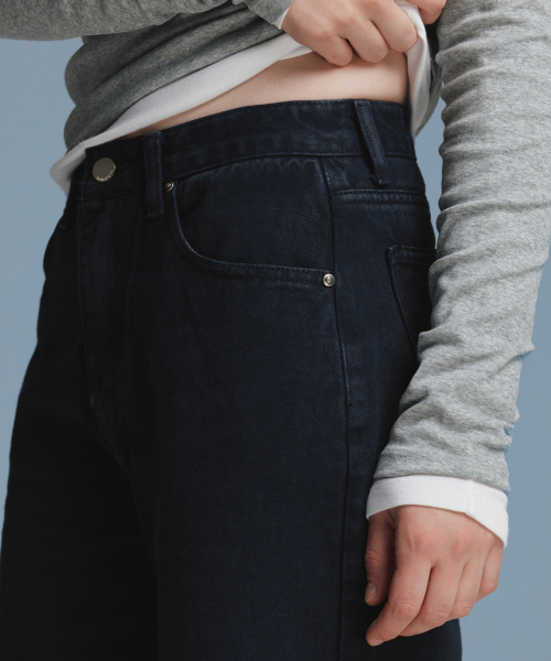 URAGO(ユラーゴ)の「ルビー染めワイドデニム ブラック(デニムパンツ・レディース・ブラック・SMALL/MEDIUM/LARGE)」の4枚目の写真