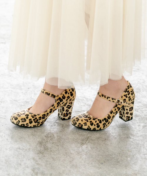 Newlyme(ニューリーミー)の「7.5cm太ヒールストラップパンプス(パンプス・レディース・ベージュ/その他/ブラック/イエロー系その他/ベビーピンク/サックスブルー/ホワイト/ブラウン/バーガンディー/ベージュ系その他/チェック/ブラック系その他/ブルー系その他/ゴールド系その他/シルバー系その他/スモークピンク/ライトベージュ/ライム/クリアレッド/ペールイエロー/レオパード/その他1/ハウンドトゥース/ブラウン系その他/パープル系その他/イエロー系その他2/その他2/その他3/その他4/その他5/ワイン・22.5cm/24.5㎝/23㎝/23.5cm/25cm/22.5㎝/24cm/24.5cm/23cm/24.0cm/26.0cm/23.0cm/25.0cm/25.5cm/21.5㎝/22cm/26cm/23.5㎝/24㎝/25㎝/21.5cm)」の1枚目の写真