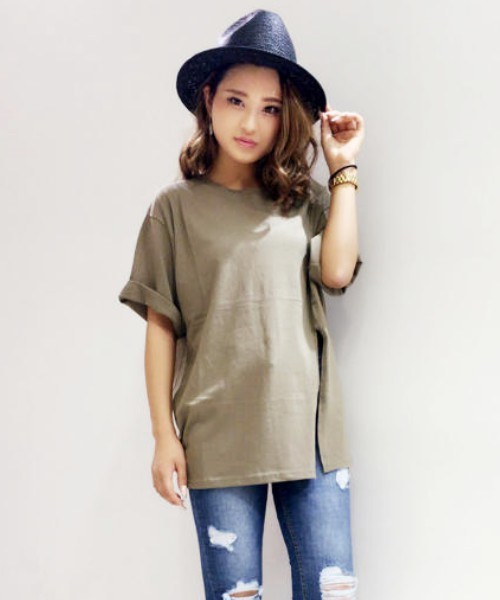 EGOIST（エゴイスト）の「フロントスリットルーズトップ（Tシャツ/カットソー・レディース・ホワイト/ブラック/カーキ/グレー・FREE）」の4枚目の写真