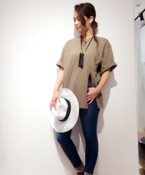 EGOIST（エゴイスト）の「フロントスリットルーズトップ（Tシャツ/カットソー・レディース・ホワイト/ブラック/カーキ/グレー・FREE）」の5枚目の写真