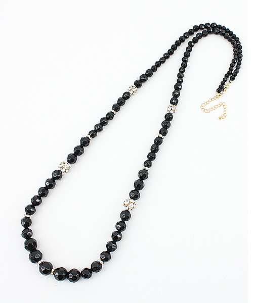 SHIPS for women(シップスフォーウィメン)の「★★little black:RONDEL LONG NECKLACE(オケージョン)(ネックレス・レディース・オフホワイト/ブラック・ONE SIZE)」の2枚目の写真