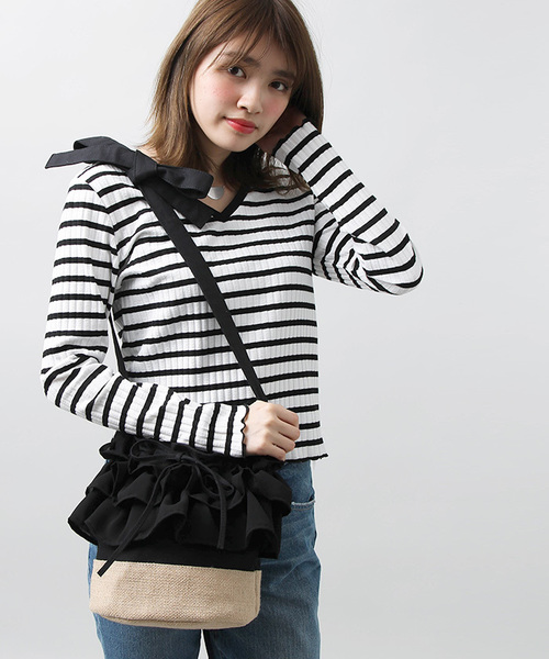 WEGO(ウィゴー)の「WEGO/バケツ型フリルカゴショルダーバッグ(ショルダーバッグ・レディース・ホワイト/ピンク/ブラック/イエロー・FREE)」の2枚目の写真