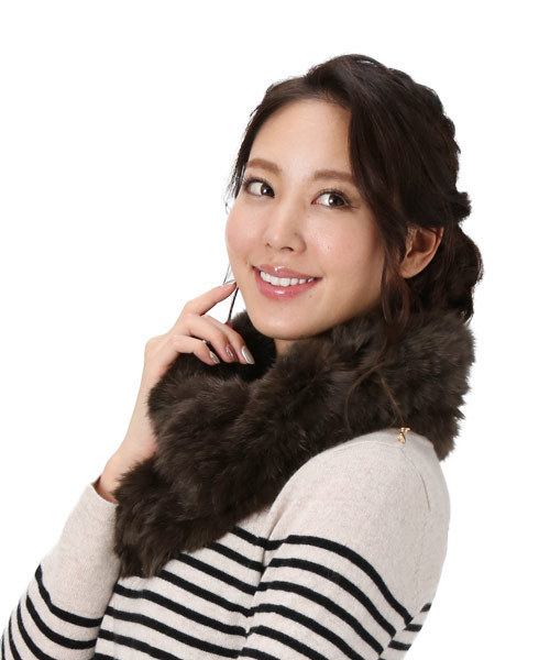 sankyo shokai（サンキョウショウカイ）の「ラビットファースヌード（ネックウォーマー/スヌード・レディース・ブラック/ブラウン系その他/グレー系その他/グレイッシュベージュ/ダークブラウン・FREE）」の3枚目の写真