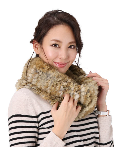 sankyo shokai（サンキョウショウカイ）の「ラビットファースヌード（ネックウォーマー/スヌード・レディース・ブラック/ブラウン系その他/グレー系その他/グレイッシュベージュ/ダークブラウン・FREE）」の4枚目の写真