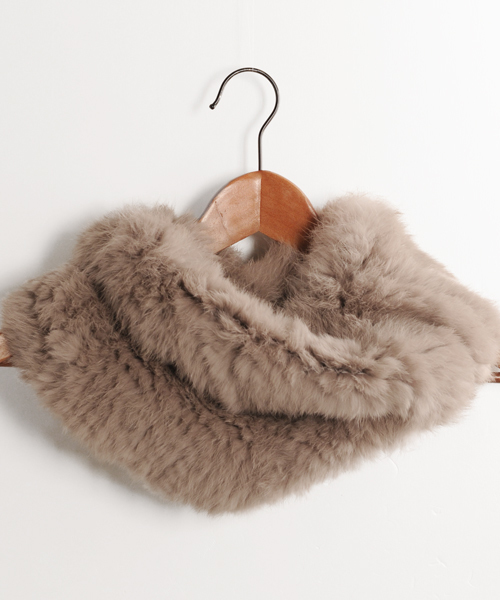 sankyo shokai（サンキョウショウカイ）の「ラビットファースヌード（ネックウォーマー/スヌード・レディース・ブラック/ブラウン系その他/グレー系その他/グレイッシュベージュ/ダークブラウン・FREE）」の5枚目の写真