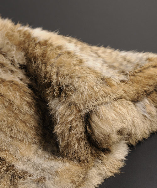 sankyo shokai（サンキョウショウカイ）の「ラビットファースヌード（ネックウォーマー/スヌード・レディース・ブラック/ブラウン系その他/グレー系その他/グレイッシュベージュ/ダークブラウン・FREE）」の9枚目の写真