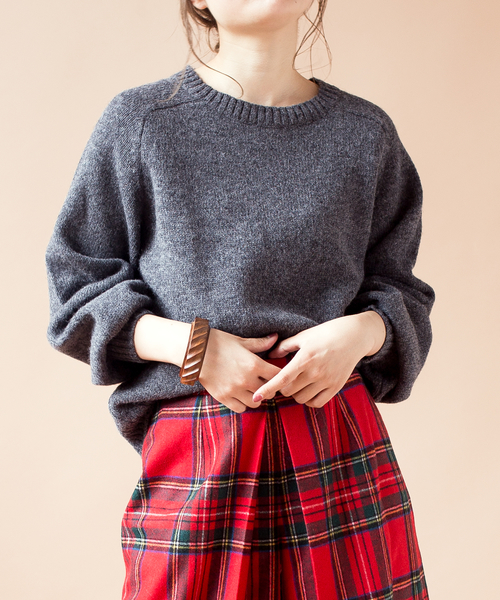 SHIPS BLUESTORE（シップスブルーストア）の「SHIPS BLUESTORE:ベーシック カラーシェットクルーネックニット◇（ニット/セーター・レディース・ライトグレー/レッド/オレンジ/ブルー/グリーン/ダークグレー・ONE SIZE）」の3枚目の写真