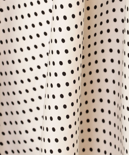 MIIA（ミーア）の「ドット柄ロングワンピース（ワンピース・レディース・ブラック/ネイビー/オフホワイト・FREE）」の4枚目の写真