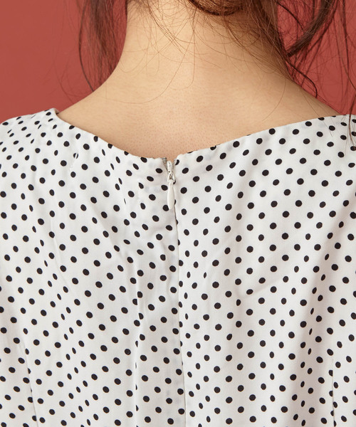 MIIA（ミーア）の「ドット柄ロングワンピース（ワンピース・レディース・ブラック/ネイビー/オフホワイト・FREE）」の6枚目の写真