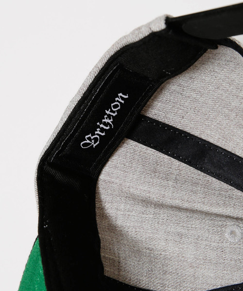 BRIXTON（ブリクストン）の「BRIXTON/別注ＷＨＥＥＬＥＲ　ＳＮＡＰＢＡＣＫ（キャップ・メンズ・グレー/レッド・FREE）」の8枚目の写真