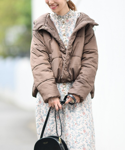 natural couture（ナチュラルクチュール）の「フード付きショート中綿フェイクダウン（ダウンジャケット/コート・レディース・ブラック/アッシュブラウン/パープル/ライトベージュ・FREE）」の14枚目の写真