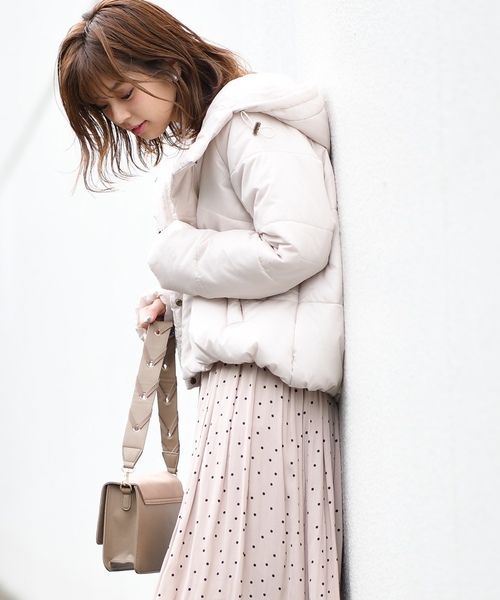 natural couture（ナチュラルクチュール）の「フード付きショート中綿フェイクダウン（ダウンジャケット/コート・レディース・ブラック/アッシュブラウン/パープル/ライトベージュ・FREE）」の17枚目の写真