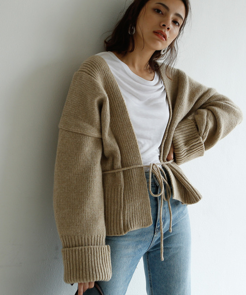 marjour(マージュール)の「STRING KNIT CARDIGAN(カーディガン/ボレロ・レディース・ブラウン/ベージュ・MEDIUM)」の2枚目の写真